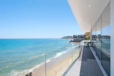 Image de Your Malibu Beachfront Dreams Await