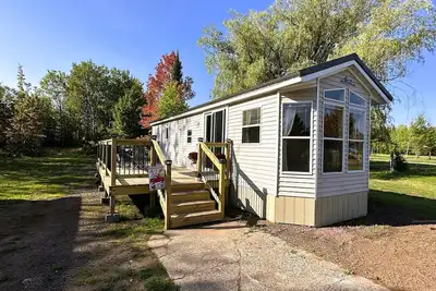 Image de Cozy Park Model minutes from many of UPs popular attractions & Utv/Atv Snow Trls