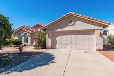 Image de Lovely 2 bedroom home backing up to natural desert. Lots of amenities.