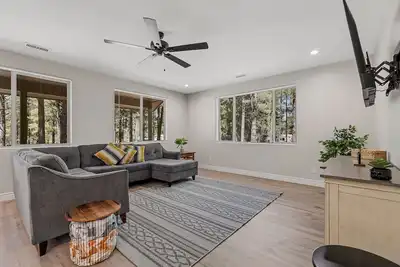 Image de New Home in the Pines – Minutes to Flagstaff & Grand Canyon Adventures!