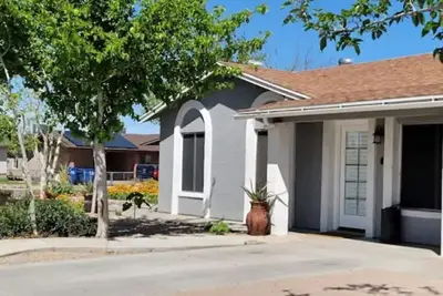 Image de Beautiful Cozy 3 Bed 2 Bath Home! ! !