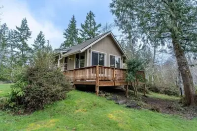 Image de Tiny cabin on hideaway island in Washington!