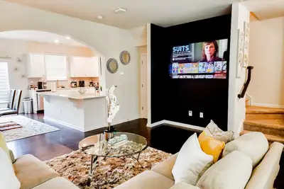 Image de Enchanting Stay in Providence Crossing, Your Charlotte Haven