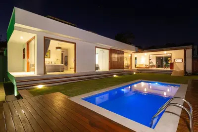 Image de Pertinho da Praia da Pitinga. É só Chegar, Deixar as Malas no Chão e Relaxar!