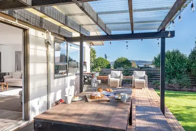 Image de Redecorated Bach close to the Lake + New Spa