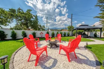 Image de Backyard Oasis | Hot Tub, Bbq, Outdoor Bar |