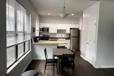 Image de New Renovated Condo -Nardin Park Unit D