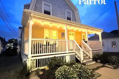 Beautiful 4 bedroom, 1. 5 bath Beach Cottage with Central Ac