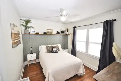 Image de Paducah’s Cutest Cottage renovated with yoga studio