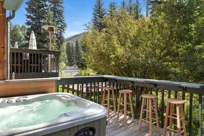 Image de Deck with Private Hot Tub - Updated Townhome Overlooking Gore Creek - Parking for 4