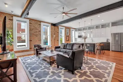 Image de Modern Broughton Loft with Southern Charm