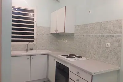 Image de Beau 3 pièces à 100m de la plage. Terrasse bien ventilée, proche des commodités.