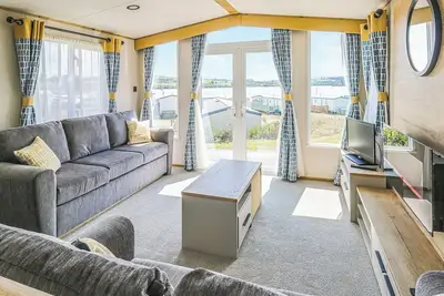 Large 12ft-wide caravan with one double with en suite W.