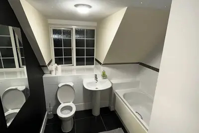 Image de Stunning 5-Bed House in Peterborough, host 15 g
