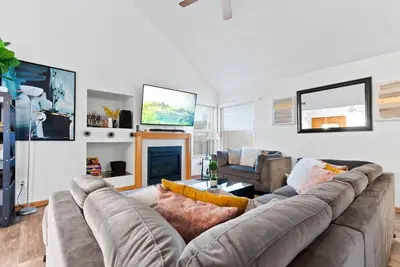 Image de Oasis: Your Beautiful Single-family Home