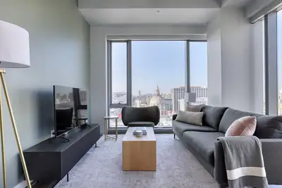 Image de Bright Soma 2br w/ Theater & Basketball, nr Tech Companies, by Blueground