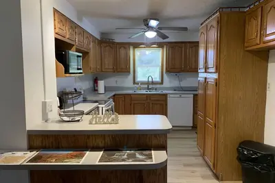 Image de Quaint farmhouse on the Bluestone River, minutes from the Hatfield McCoy trails.