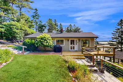 Image de Stunning artist's retreat with ocean view & amazing deck, near Reid State Park