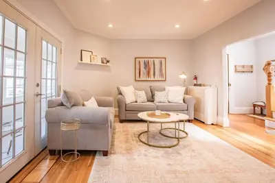 Image de 5 Bedroom Historic Home minutes to Boston!