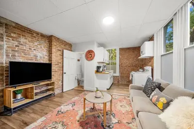 Cozy Studio with Parking | Near Uc, Zoo, Downtown