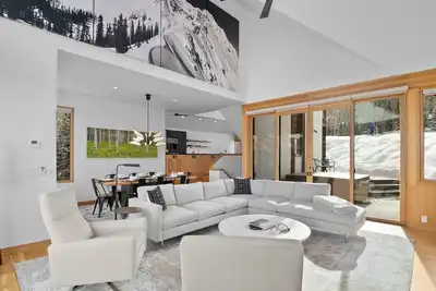 Image de Retreat for All Seasons! Summer Sun / Direct to Ski. Hot Tub, Views & Space