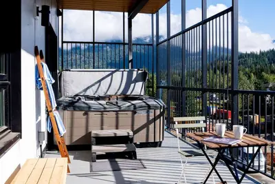 Image de Condo in Revelstoke - Fourteen Two - Private Hot Tub!