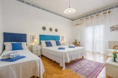 Image de Appartement 'Incantevole Casa Vacanze Miyu' avec vue sur les montagnes, Wi-Fi et climatisation