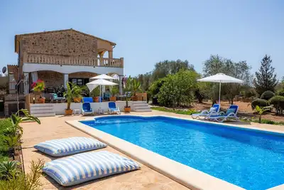 Image de Oasis de soleil avec grande piscine & petit déjeuner à réserver