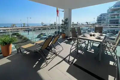 Image de Appartement 'Frontline Duna Beach' avec vue sur la mer, Wi-Fi et climatisation