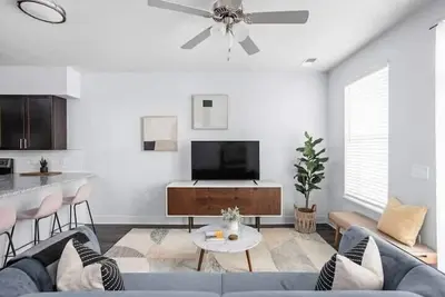 Image de Cozysuites Stylish 4br in the heart of Nora