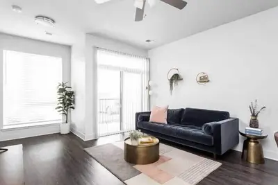 Image de CozySuites Nora 3br near Fashion Mall