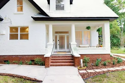 Image de The Key 🎼 Reno'd Historic 5bd! 1 Mile to Uf & Dt
