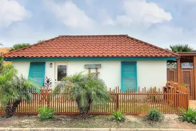 Image de Lorna Beach Cottage- Prime Location~Pet Friendly