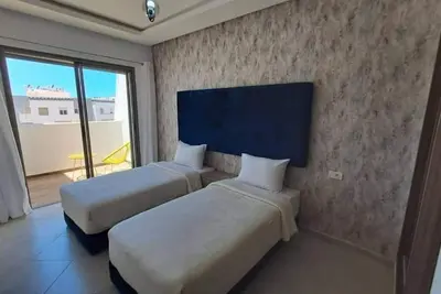 Image de villa vue mer avec jardin