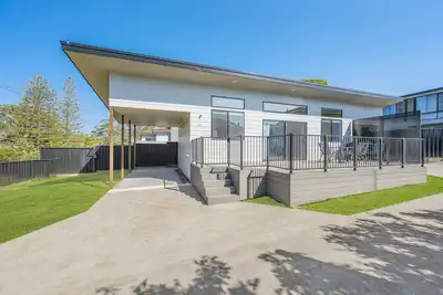 Image de Coastal Charm - Freshly renovated 2 bedroom cottage, close to Port's Cbd