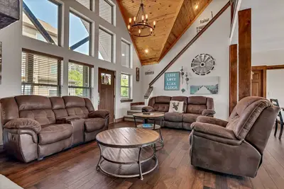 Image de Stunning Lakefront Lodge on Indian Point! 5 Br, 4ba! Bring the Whole Family! !