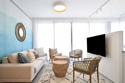 Stylish Oasis 2br near the beach by HolyGuest