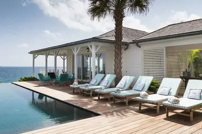 Image de Architectural gem in the heart of a lush vegetation