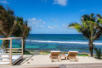 Image de Beachfront Villa Furnished with Utmost Comfort