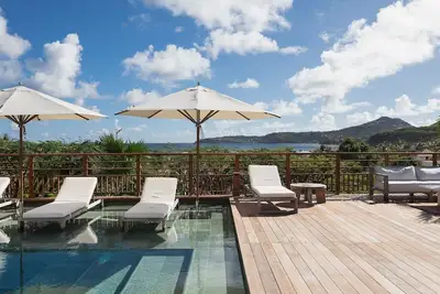 Hillside Villa with Lovely Decor