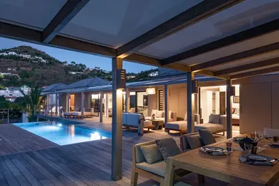 Elegant Villa with a Paradise Setting