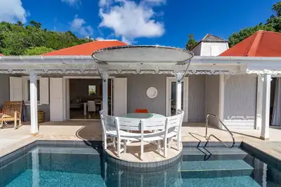 Glorious Villa Perfect for a Romantic Stay