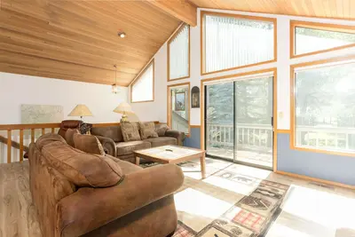 Image de Nine03 - Spacious Home with River Views