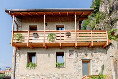 Image de Green Chalet - Garden with pool   few steps from lake and best trekking