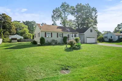 Image de Dog-friendly house near West Mountain with large lawn, patio, grill, streaming