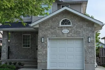 Image de Adorable 4 bed, 2. 5 bath house. \n