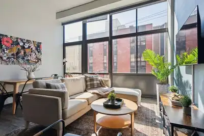 Image de 3br with Gym, Game Room, Center City| The Sunlight Apt