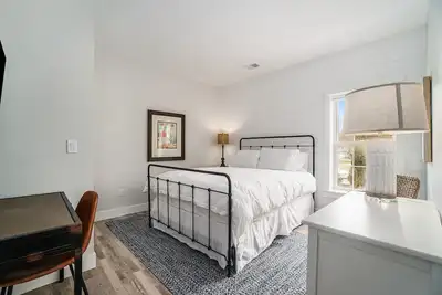 Image de Largest Upstairs unit at the Dala House  (sleeps 4)