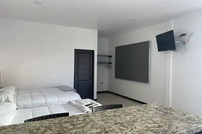 Image de A tan solo 10 minutos del aeropuerto Juan Santa María! Ven disfruta Torres 1