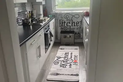 Image de Eastkilbride, A bright 2 bed apartment facing a Park view with balcony.